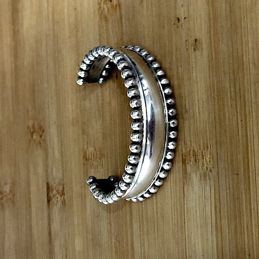 $218 Large Estate Cuff Sterling Silver Marked 925 - Picture 5 of 11